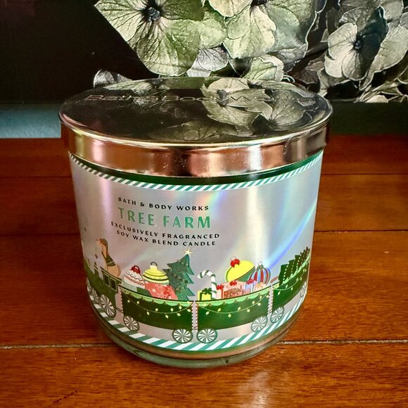 NEW TREE FARM 3-Wick 14.5oz Candle Bath & Body Works - Picture 1 of 3